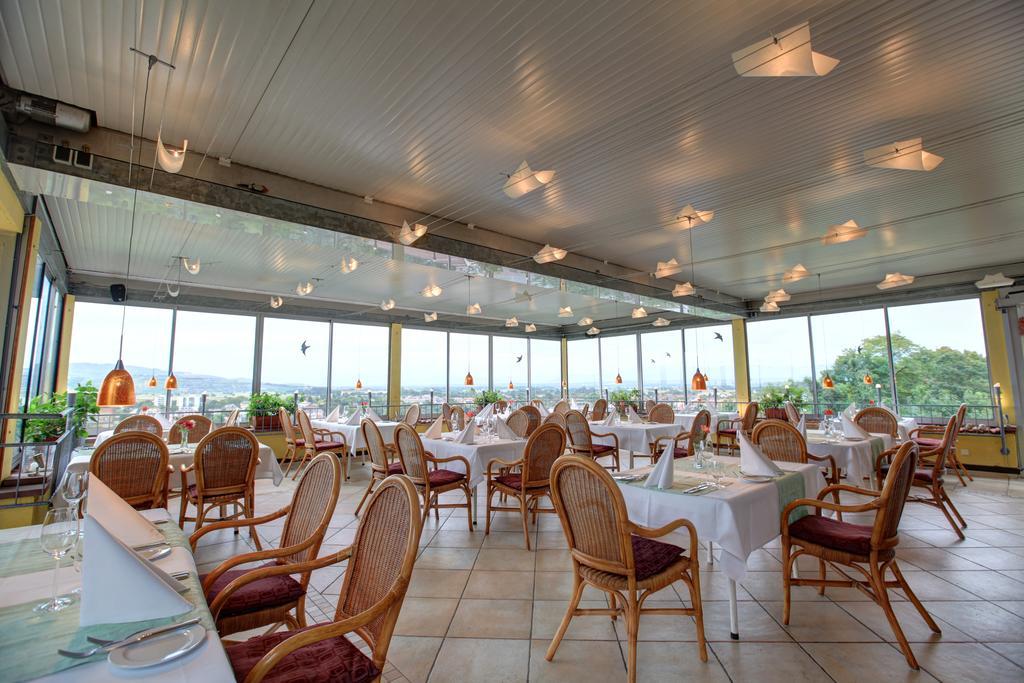 Kapuzinergarten Panoramahotel بريساش ام رين المظهر الخارجي الصورة